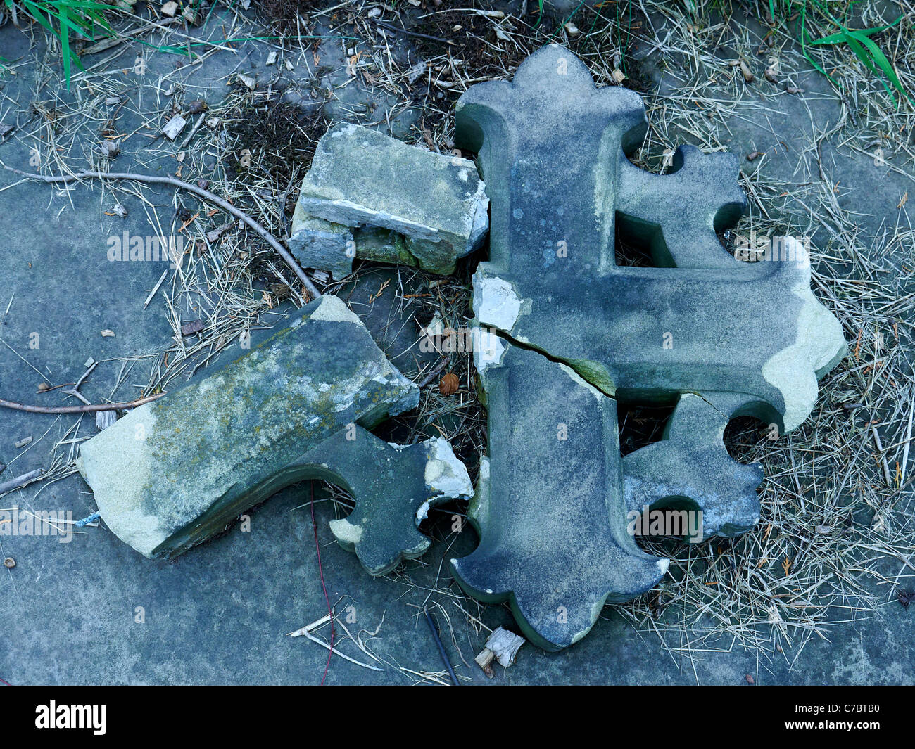 Broken cross in graveyard, Chester Cheshire UK Stock Photo