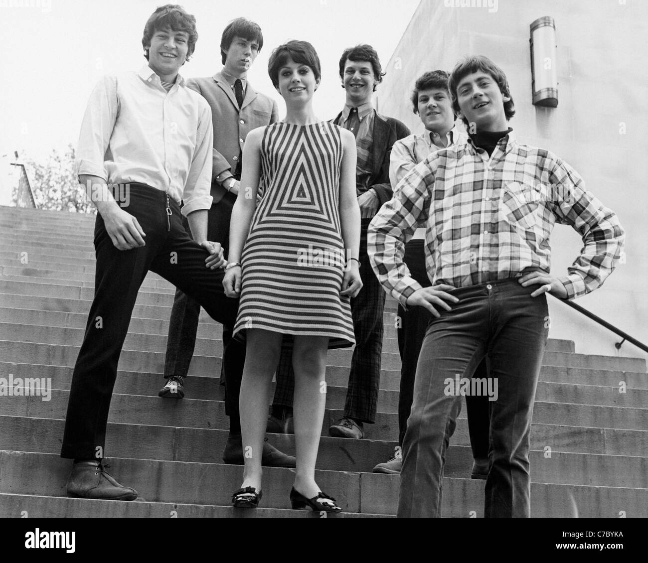 EPISODE SIX UK pop group about 1966. from left: Ian Gillan, Graham Ross, Sheila Carter, Tony Lander, Graham Carter, Roger David Stock Photo