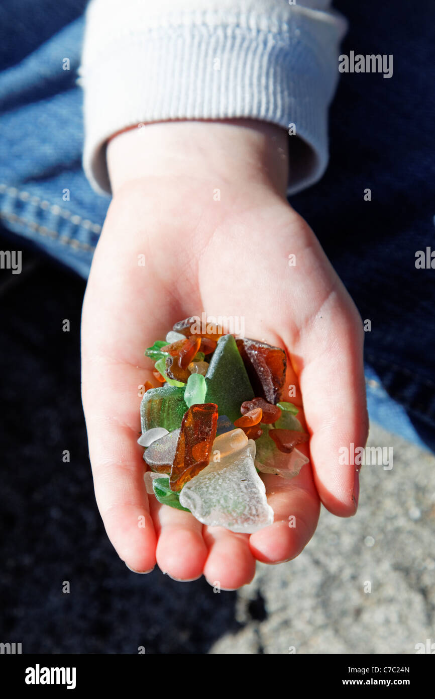 Hand holding glass shard hires stock photography and images Alamy