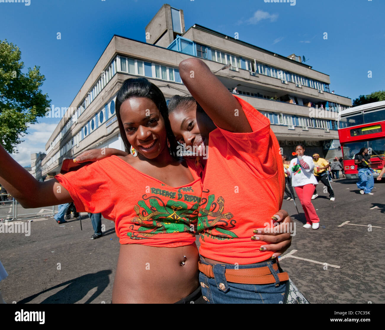 Girls dancing notting hill carnival hi-res stock photography and images ...