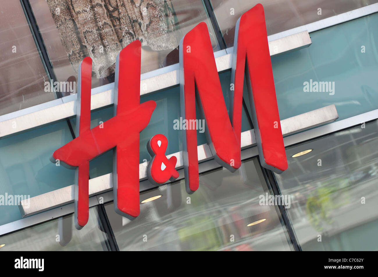 h and m sign up