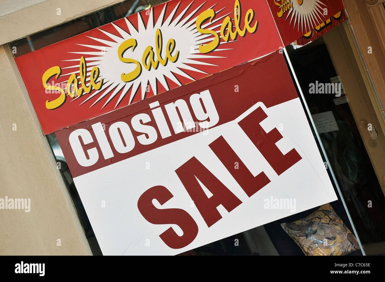 Store closing sign hires stock photography and images Alamy