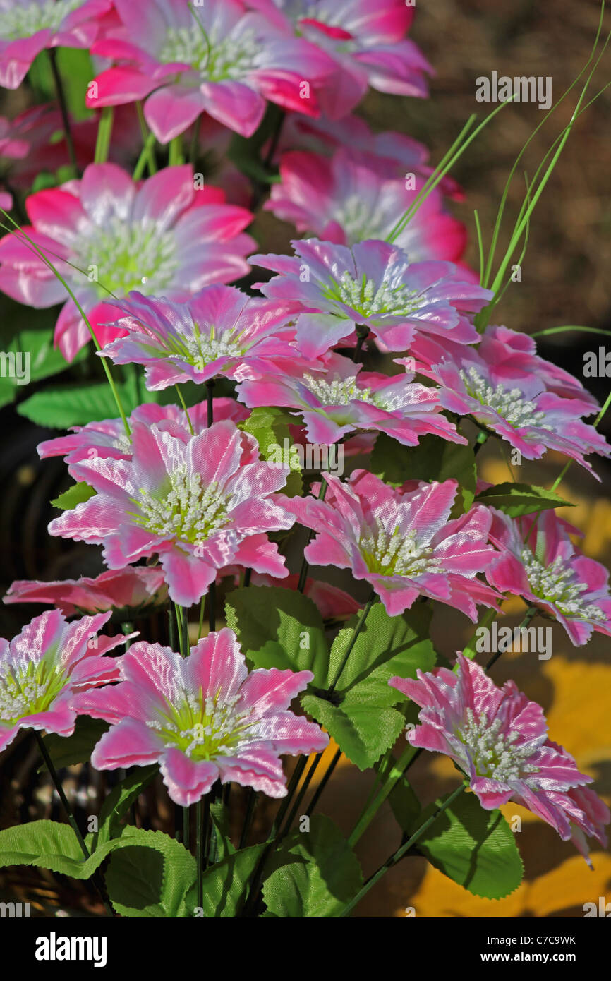 India artificial flowers hi-res stock photography and images - Alamy