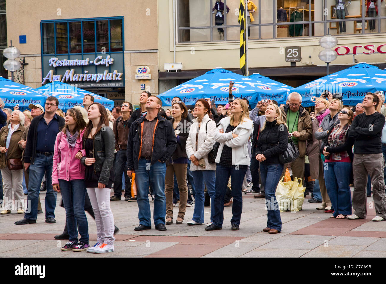 A crowd watches the Glockenspiel in Marienplatz, Munich, Germany. Stock Photo
