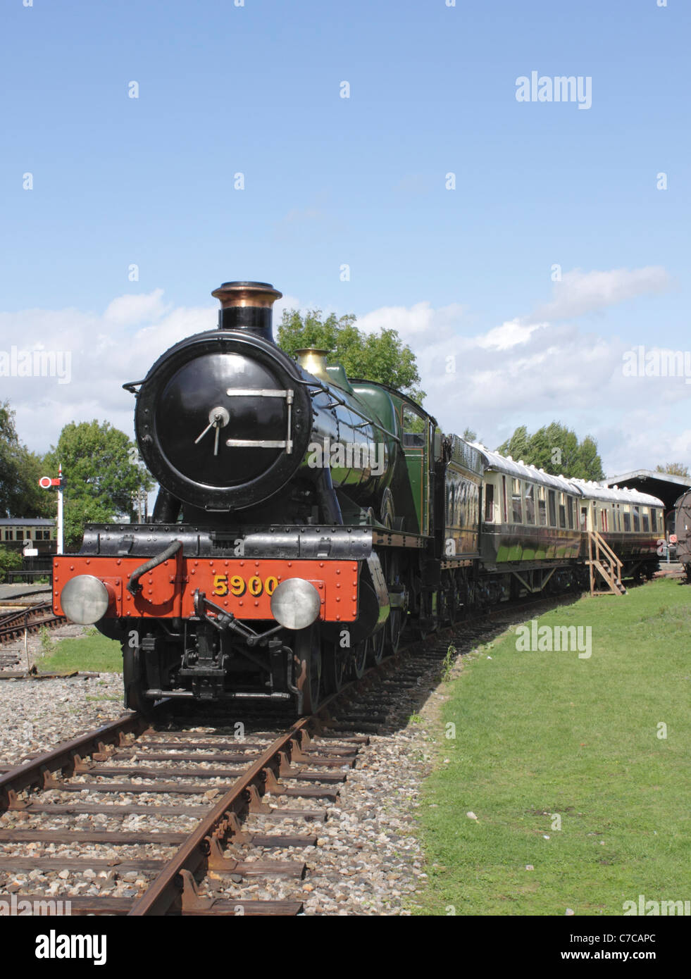 GWR Hall Class 4-6-0 Steam Locomotive No. 5900 'Hinderton Hall' At Didcot Railway Centre September 2011 Stock Photo