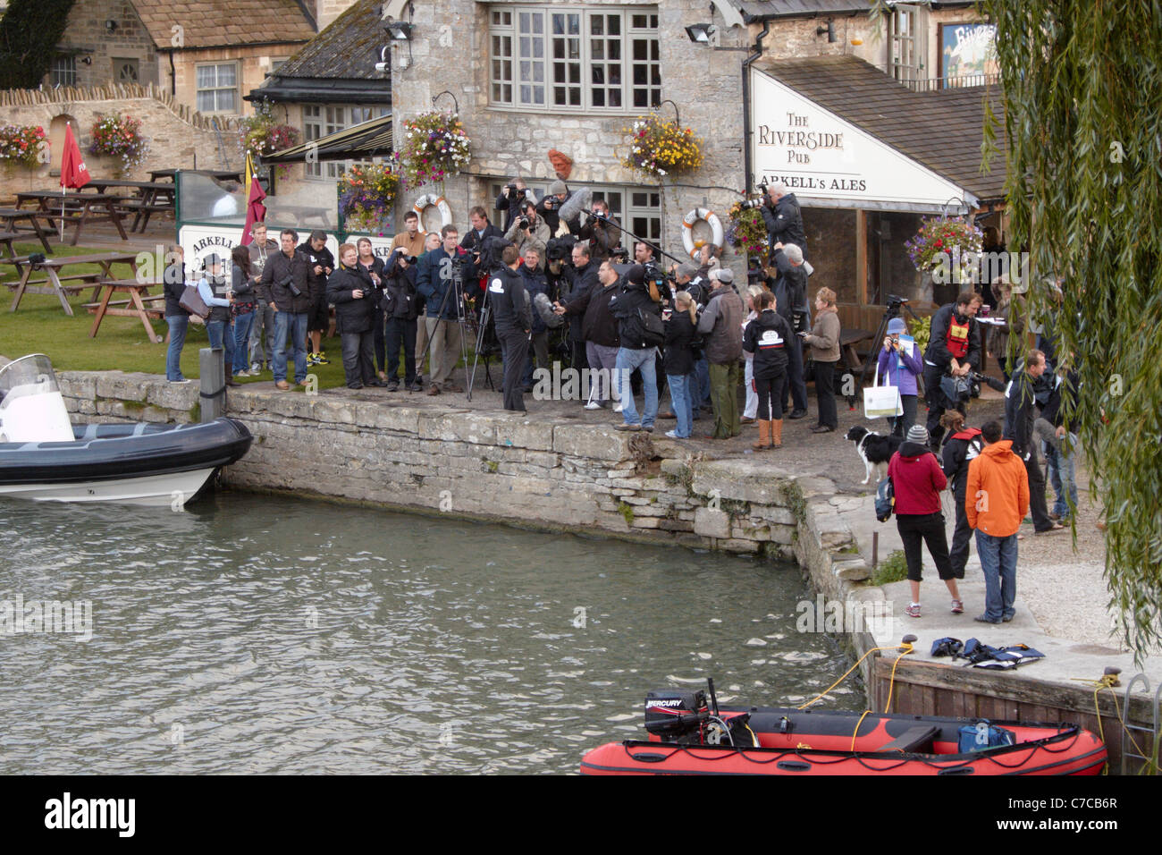 David Walliams talks to the waiting media before the start of his 140 mile swim of the river Thames in aid of Sport Relief. Stock Photo