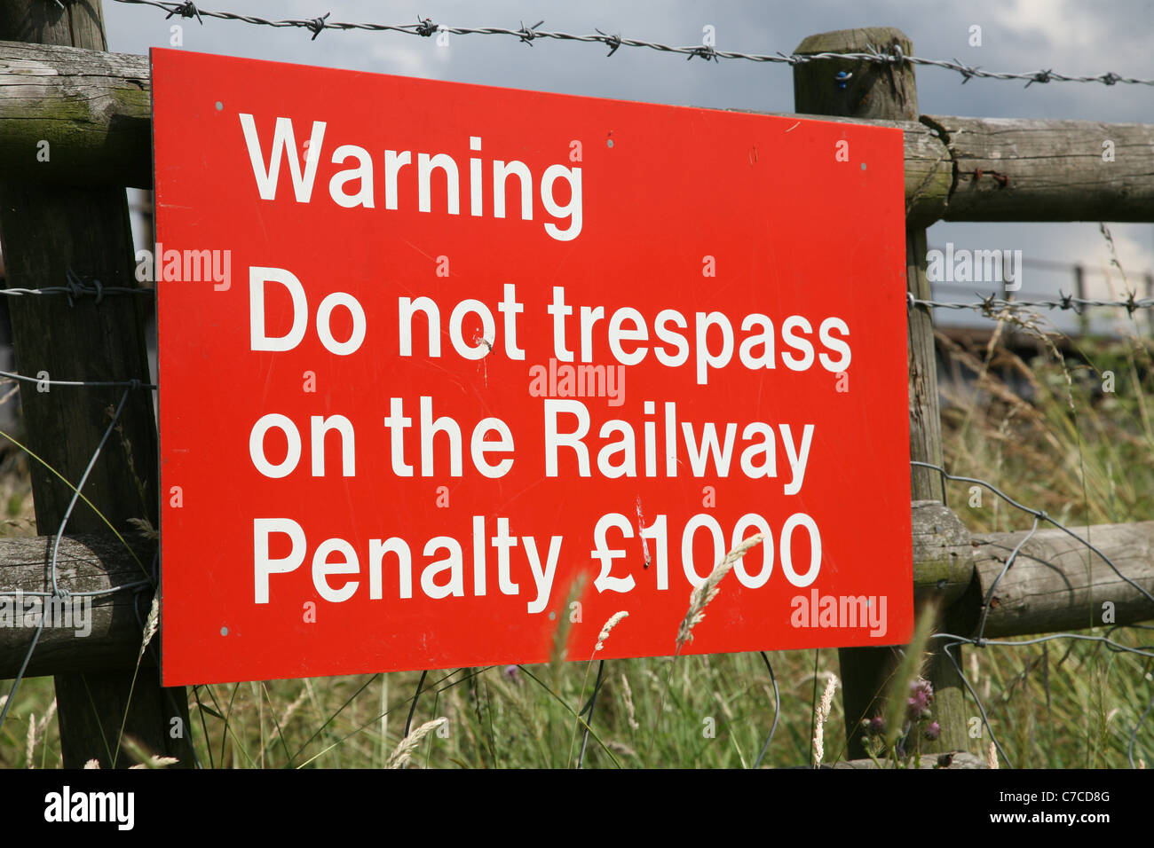 a sign warning people not to trespass on the railway Stock Photo