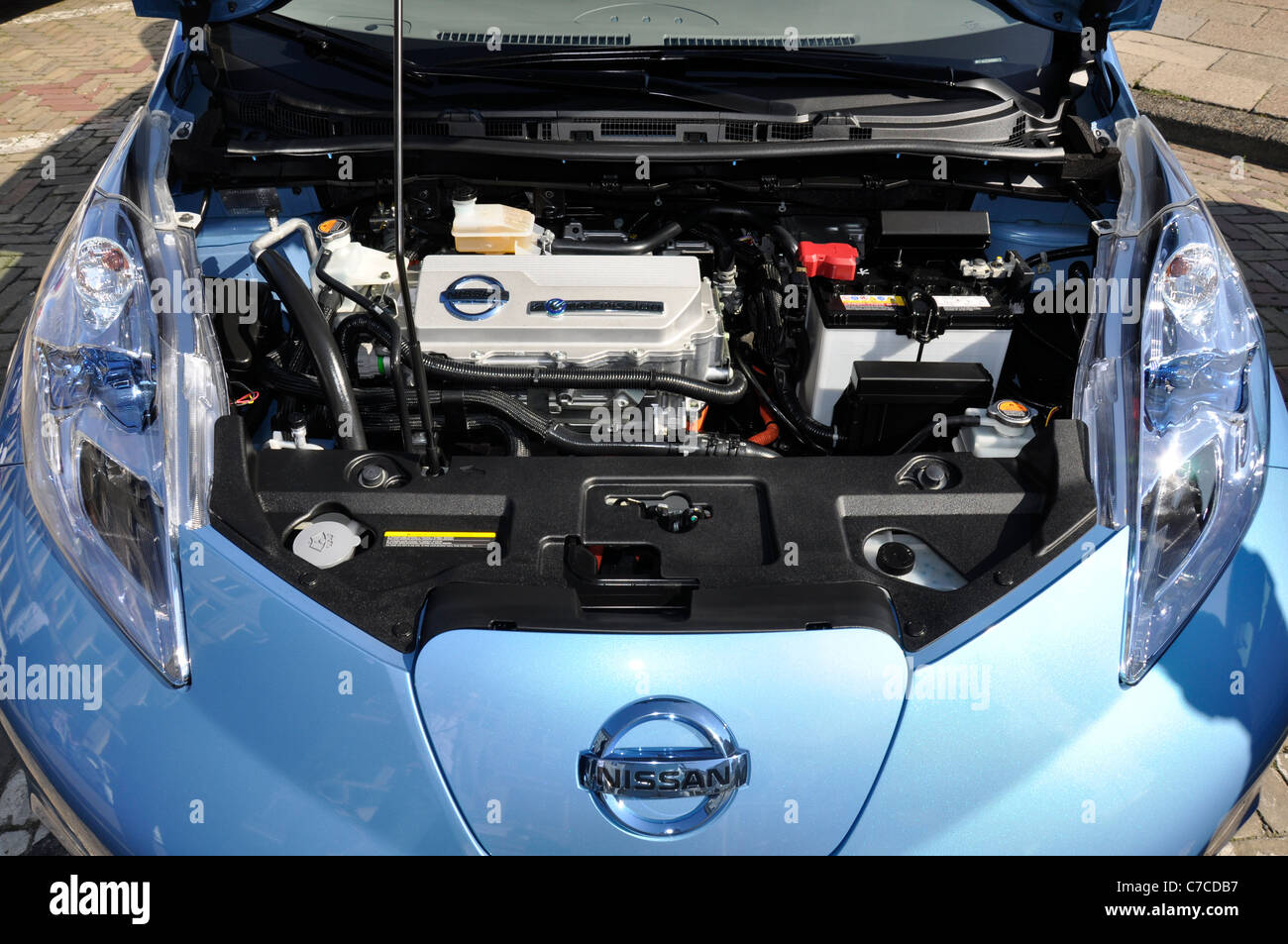 Electric car engine compartment hires stock photography and images Alamy