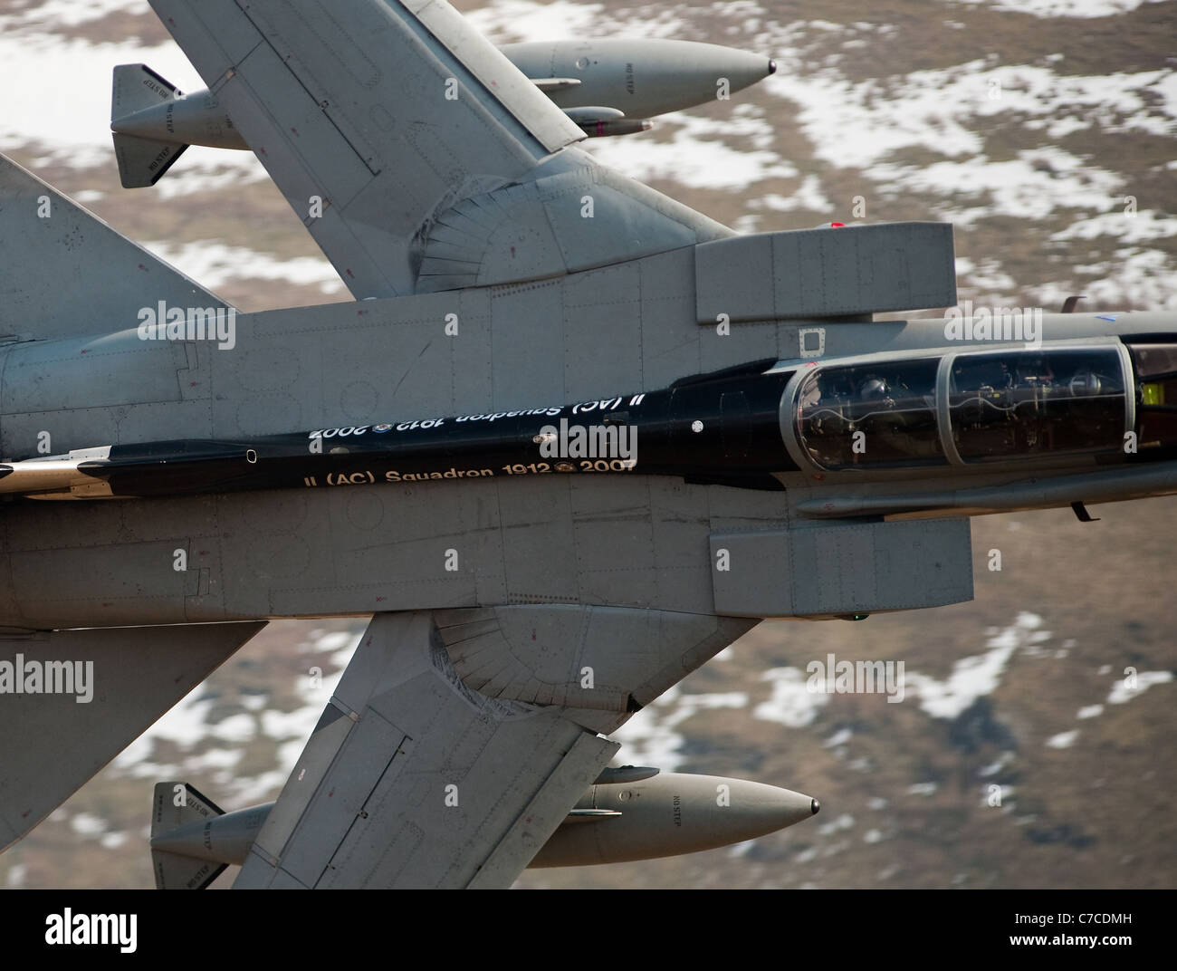 Low level aircraft hi-res stock photography and images - Alamy
