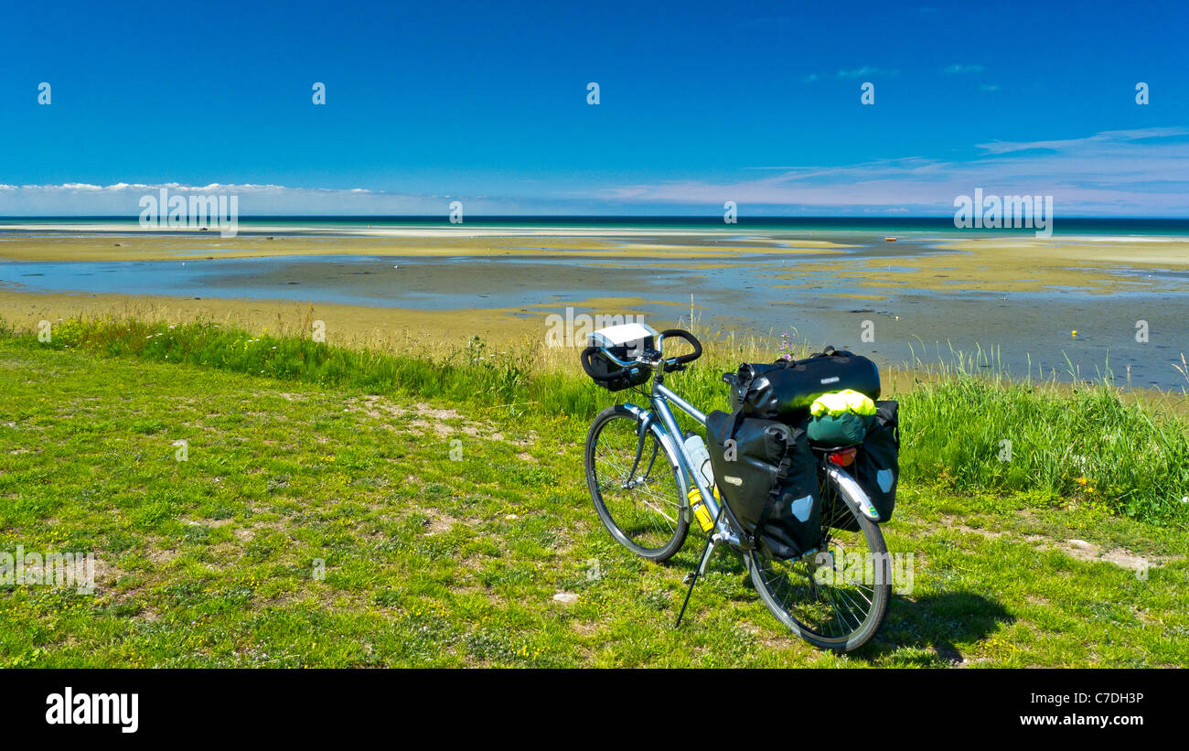 A touring bike beside the coast coast at Bønnerup Strand, Djurslands, Denmark Stock Photo