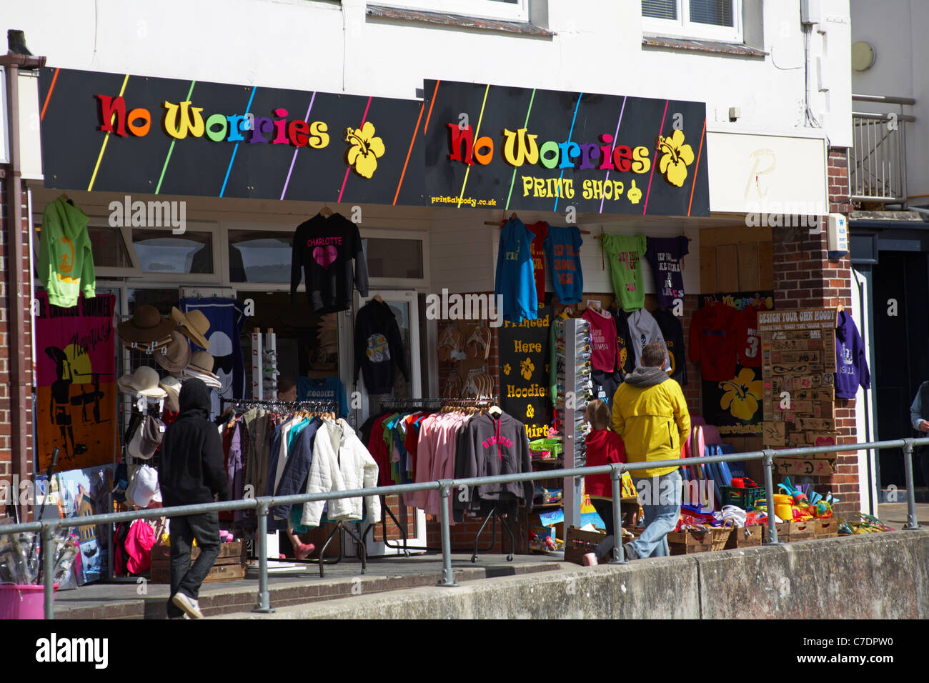 No Worries print shop in Padstow, Cornwall UK in May- print a hoody, design your own hoody, hoodies for sale Stock Photo