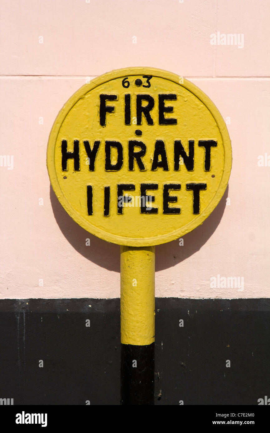 Fire hydrant sign hi-res stock photography and images - Alamy