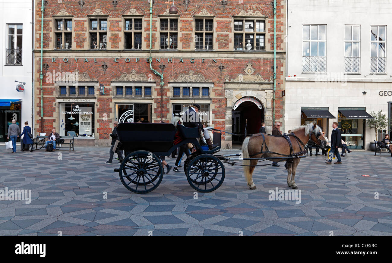 Horsedrawn cab in front of the Royal Copenhagen porcelain shop on the