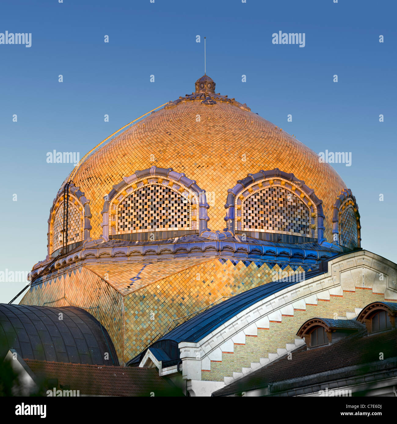 In Vichy, the neo Moorish dome of the Dome water cure establishment. Coupole néo-mauresque du centre thermal des Dômes, à Vichy. Stock Photo