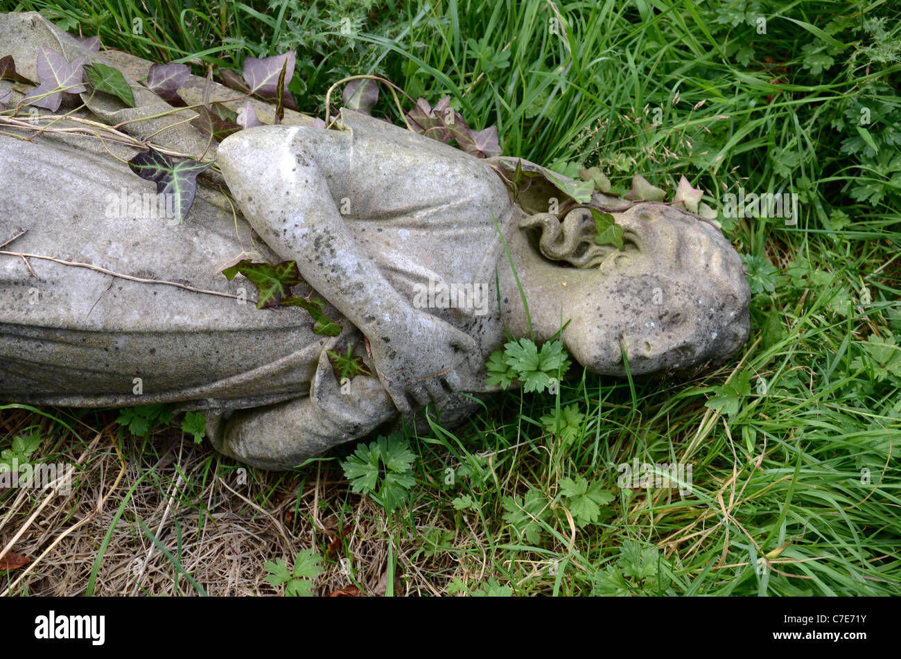 Statue uk broken hires stock photography and images Alamy