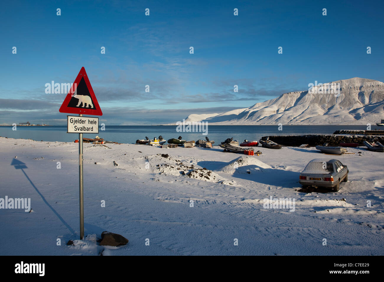 Polar Bear Warning Sign on the outskirts of Longyearbyen, on the Arctic island of Spitsbergen, in Svalbard. Stock Photo