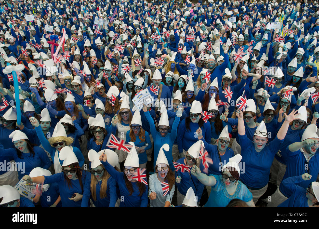 people dressed as smurfs, break the world record for most gathering of people dressed as Smurfs which was over 3000 Stock Photo