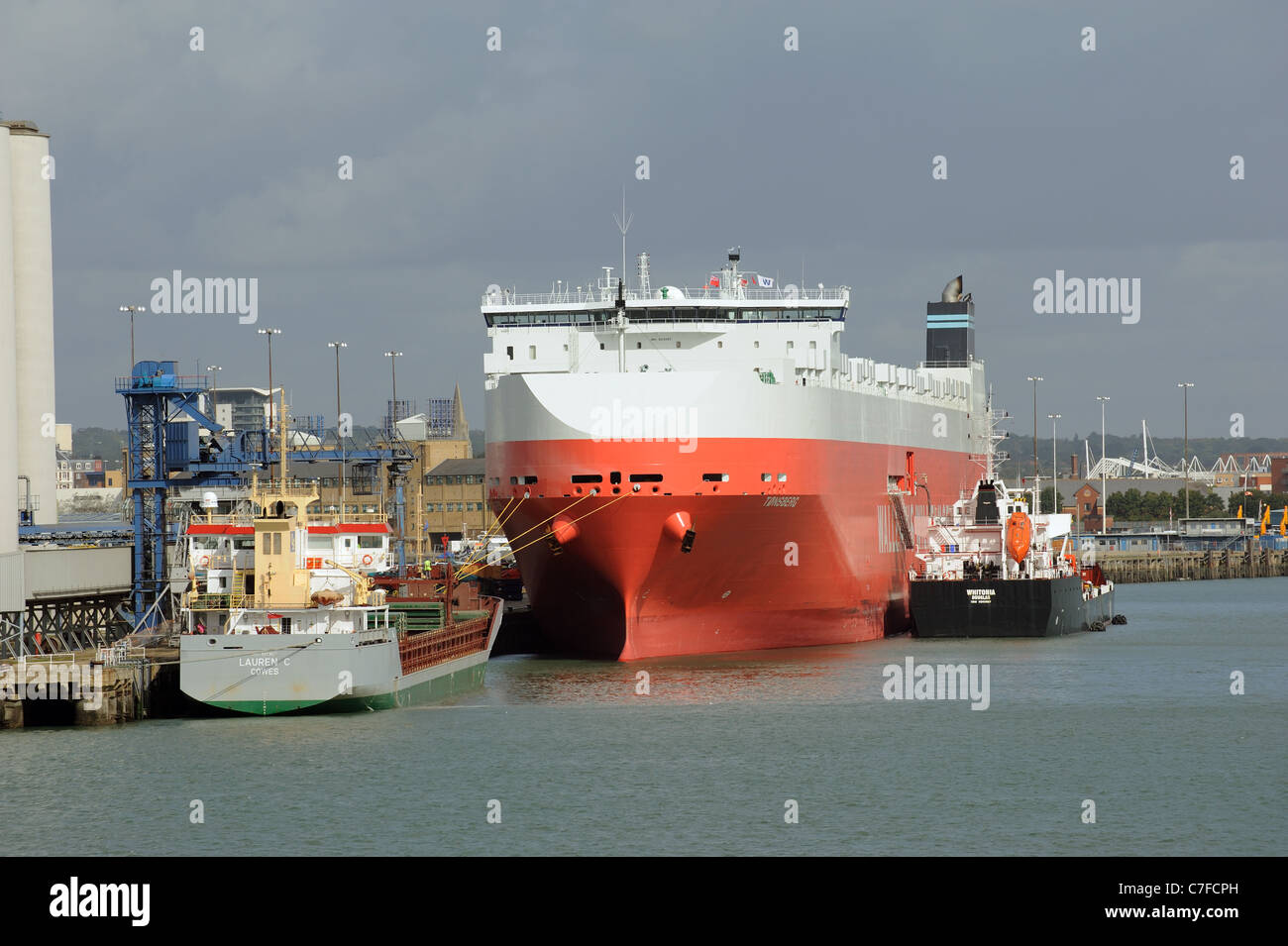 Port of Southampton England roro cargo ship loading and unloading Stock ...