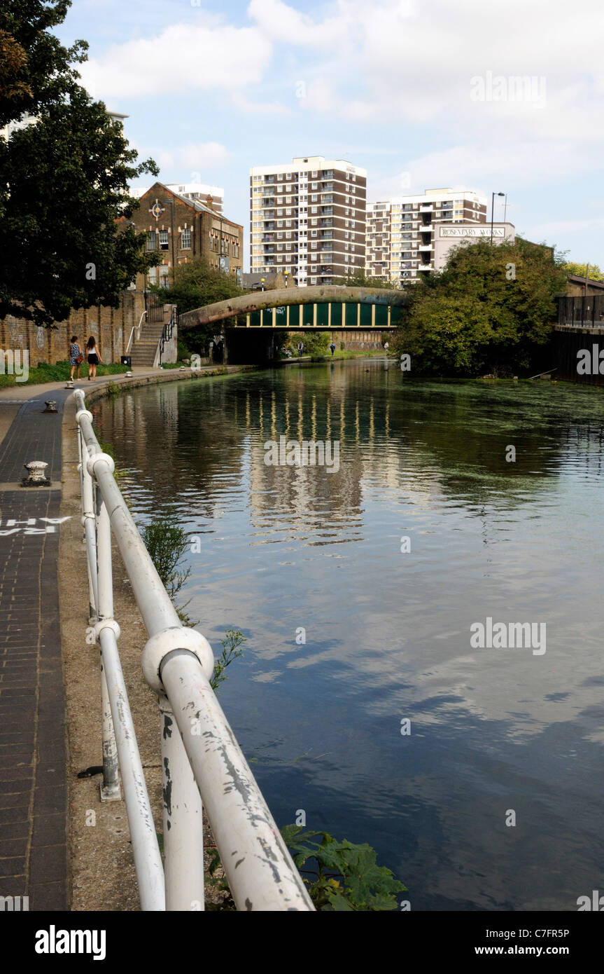 Canal Railing Canal railings hi-res stock photography and images - Alamy