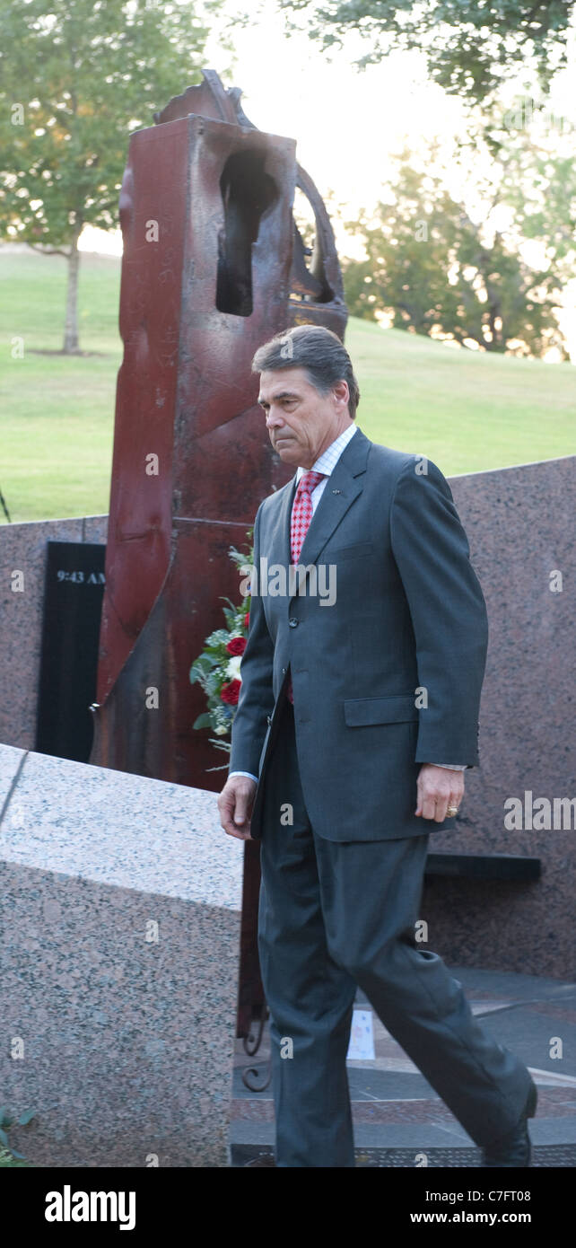 Texas Gov. Rick Perry commemorates the 10th anniversary of the 9/11terrorist attacks at the Twin Towers Monument in Austin Stock Photo