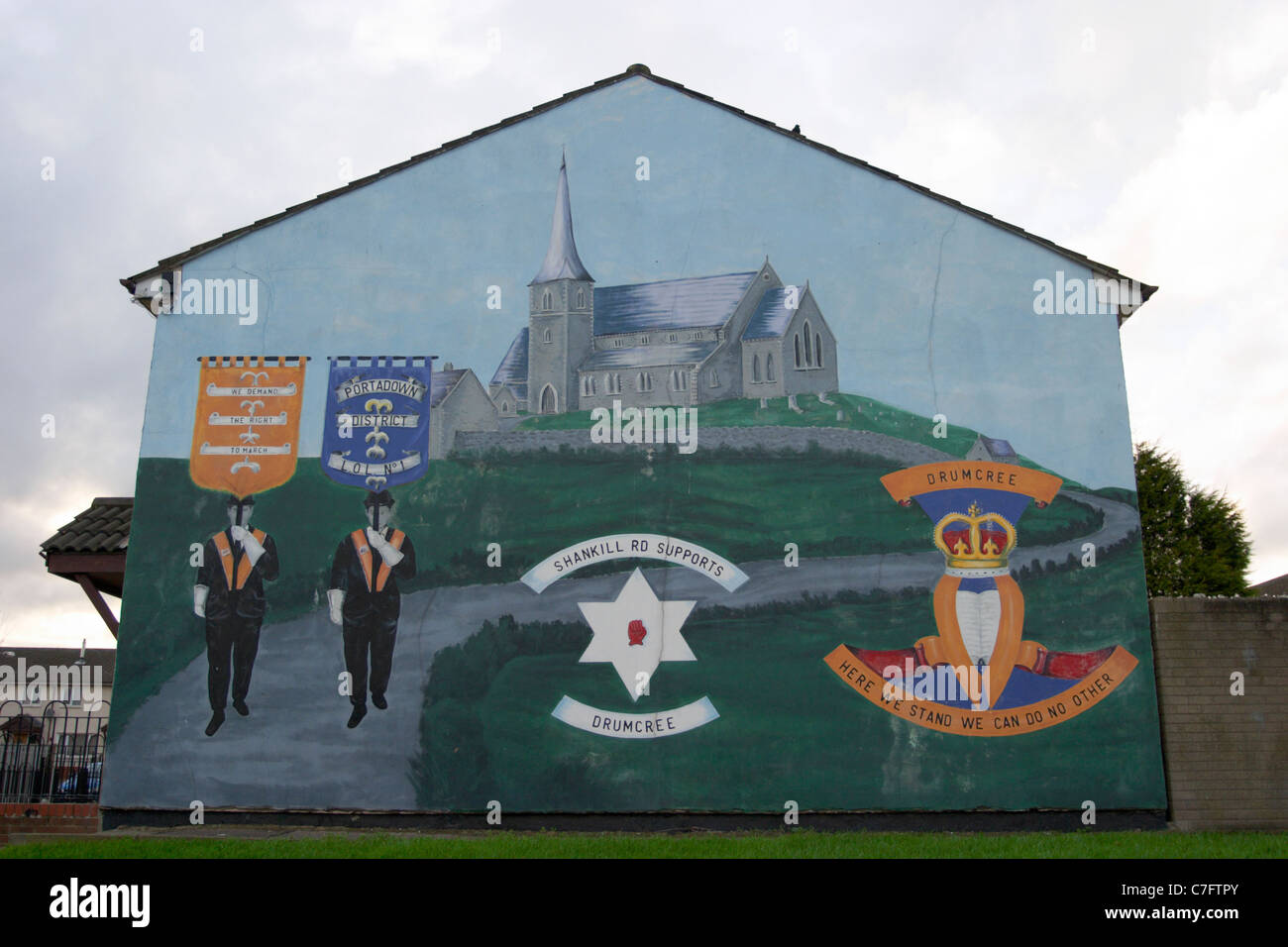 shankill road supports drumcree loyalist wall mural painting west belfast northern ireland Stock Photo