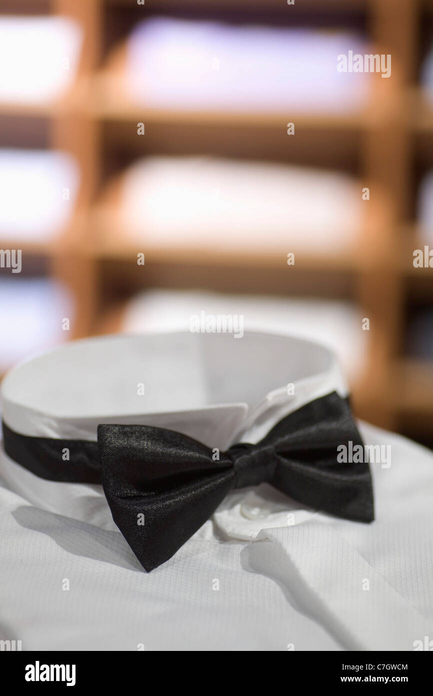 how to wear a bow tie with a tuxedo shirt