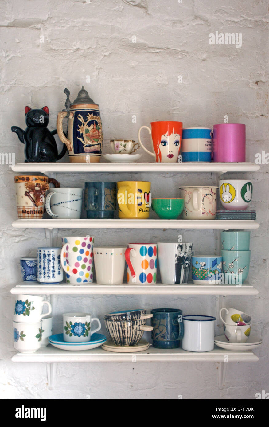 Drapeau de Bavière, mugs avec bière et bretzels sur table en bois vert  Photo Stock - Alamy