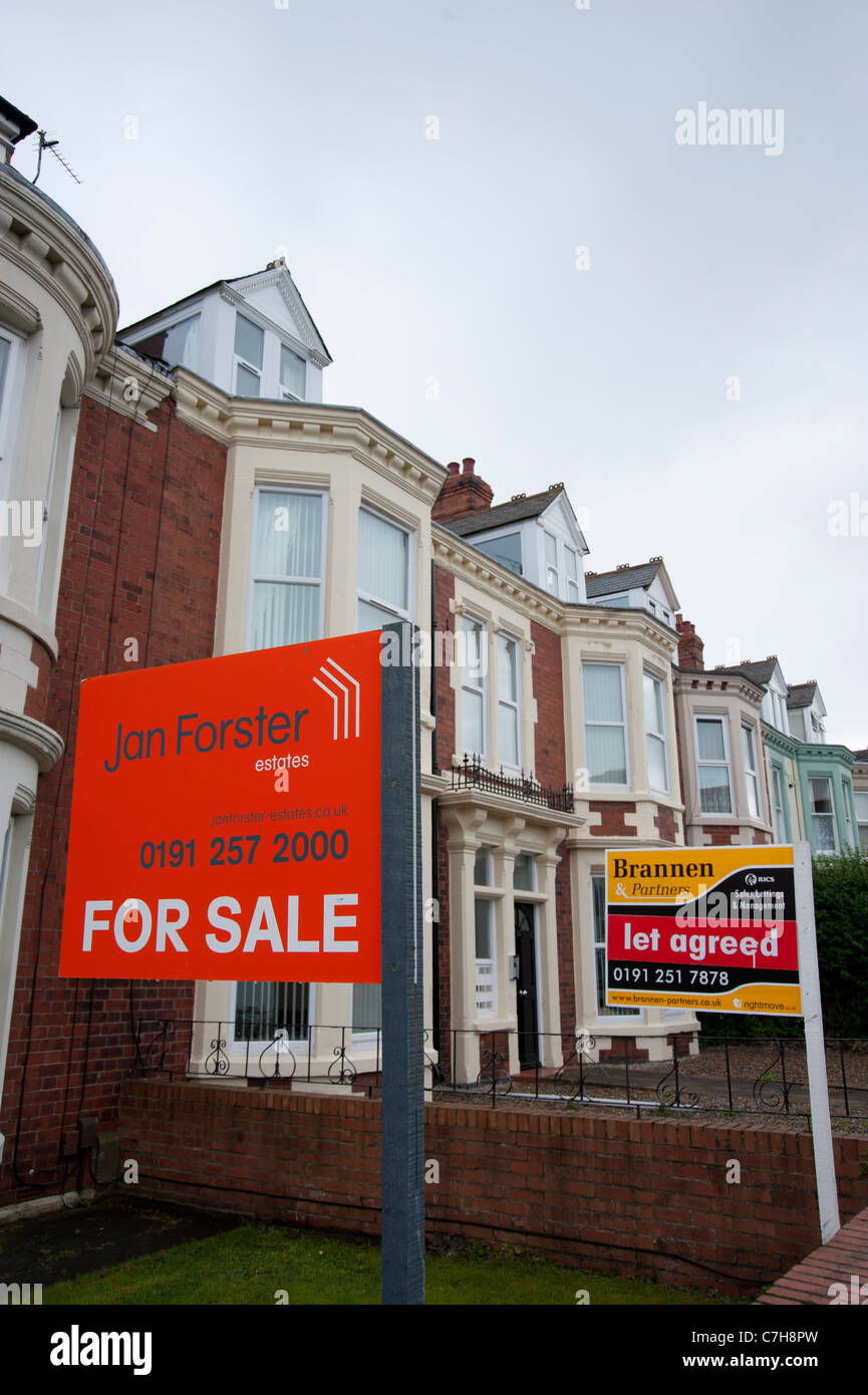 Newcastle for sale signs hires stock photography and images Alamy