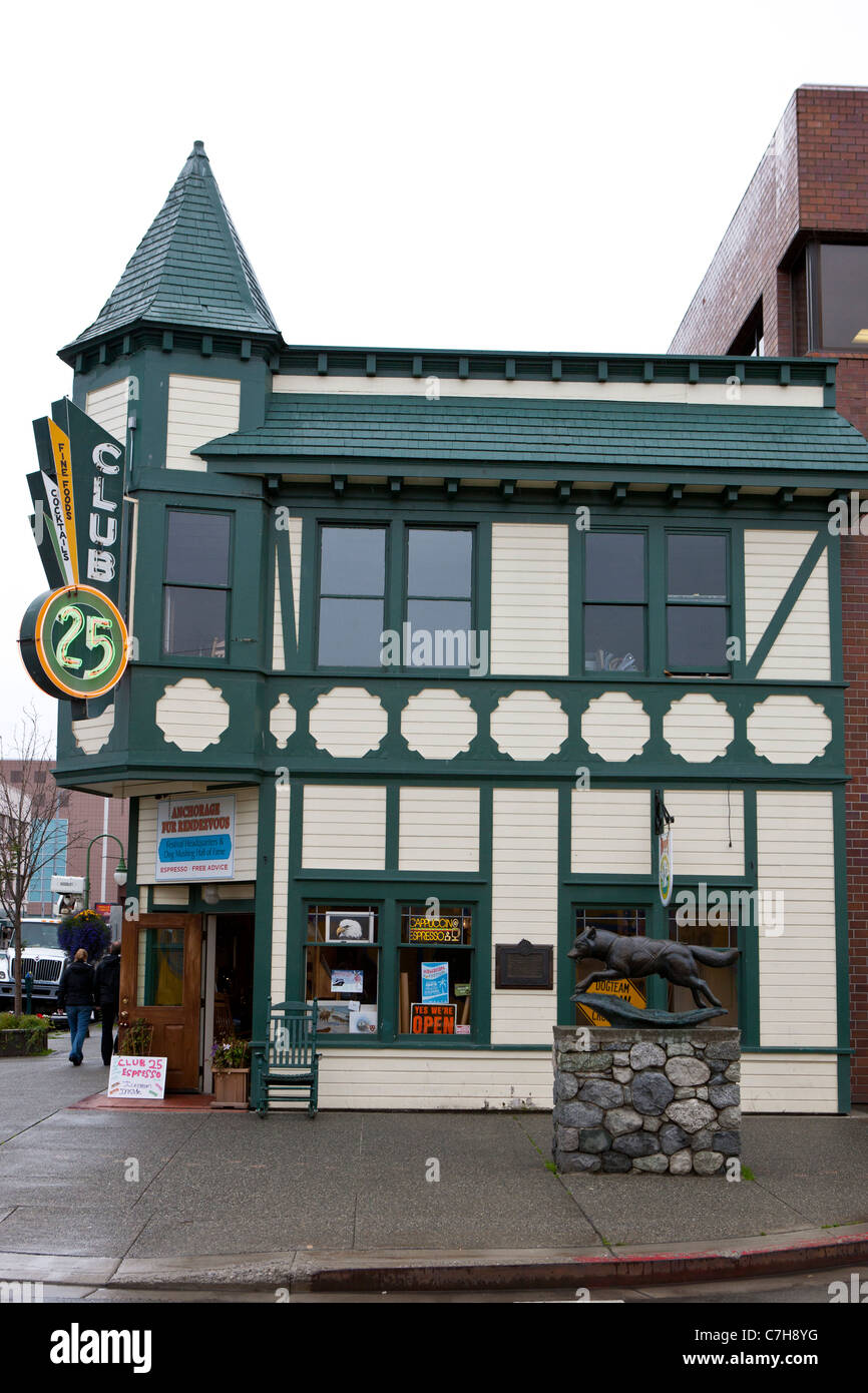 Club 25 with statue of a mushing dog marking the start of the Iditarod dog sled race, 4th Avenue, Anchorage, Alaska, USA Stock Photo