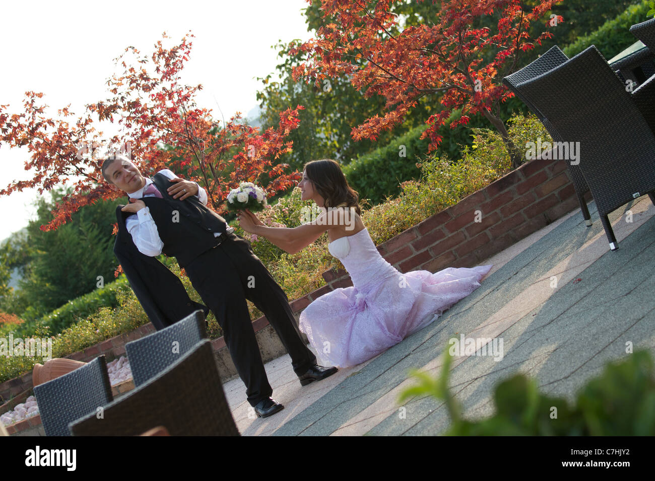 bride and groom dancing Stock Photo - Alamy