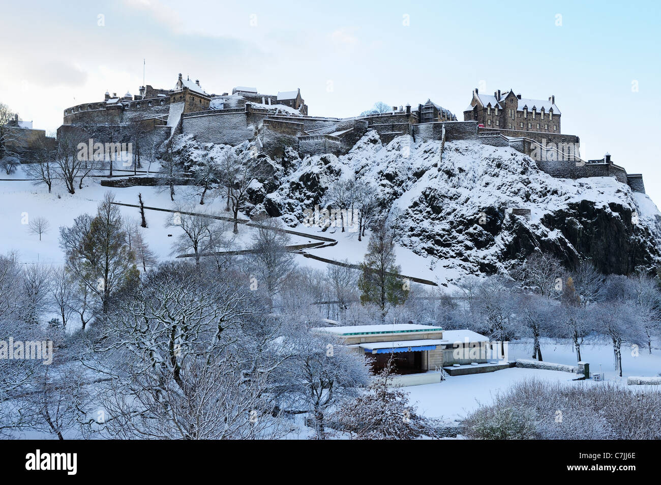 Edinburgh castle in winter snow hires stock photography and images Alamy