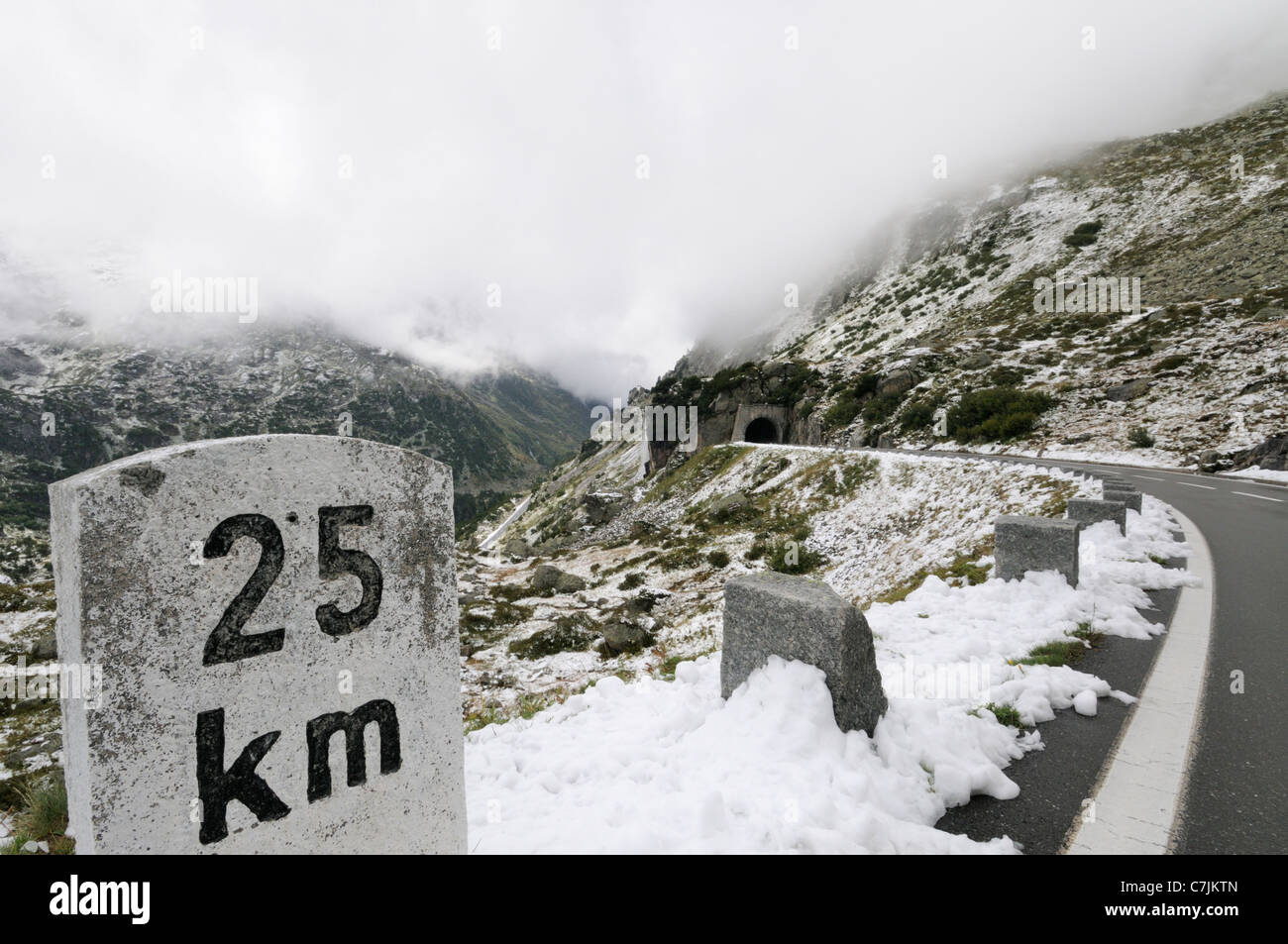 25 kilometer milestone on the Sustenpass. Switzerland, Western Europe, Berner Oberland, Susten region nr. Gadmen. Stock Photo