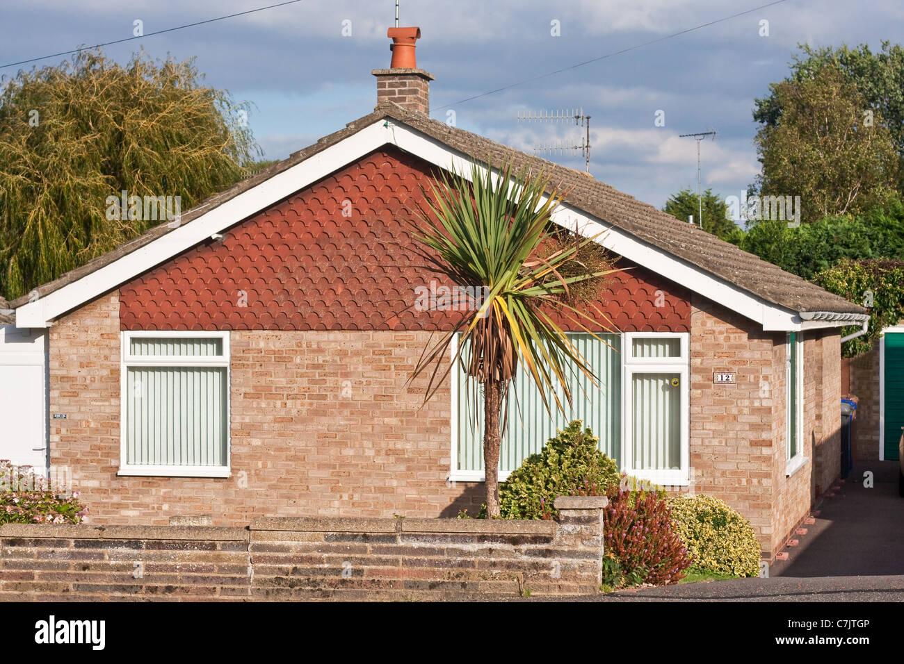 Retirement bungalow hires stock photography and images Alamy