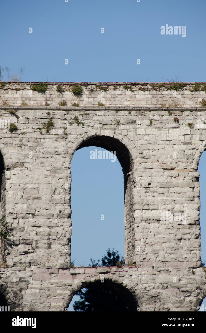 Turkey, Istanbul. 4th century A.D. Roman Valens Aqueduct (aka Bozdogan Kemeri). Stock Photo