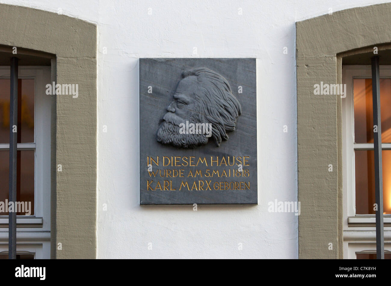 Sign with a portrait of Karl Marx on the front of his birthhouse in Trier Stock Photo