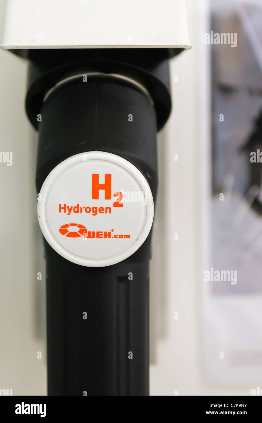 High pressure (700 bar) hydrogen fuel filler nozzle for refueling