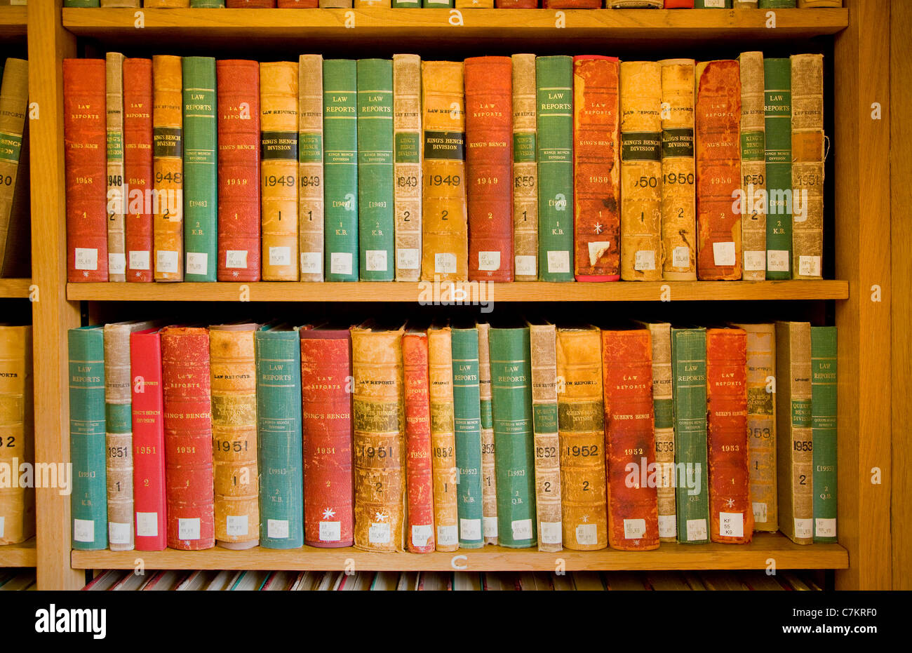 Bound volumes of law reports of the King's Bench Division from 1948 to 1953 on library shelves Stock Photo