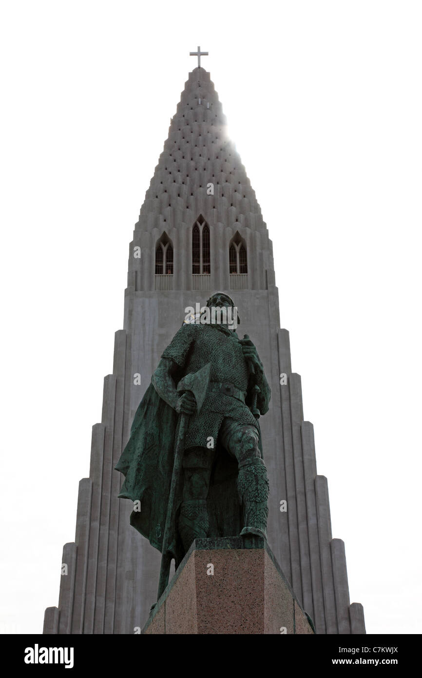 The Statue of Leifr Eiricsson with the Hallgrímskirkja (Icelandic Church of Hallgrímur) Behind Reykjavik Iceland Stock Photo