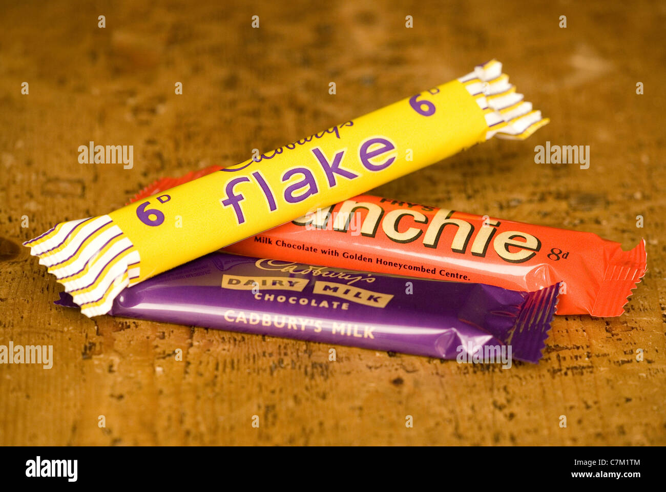 Flake chocolate bar hi-res stock photography and images - Alamy