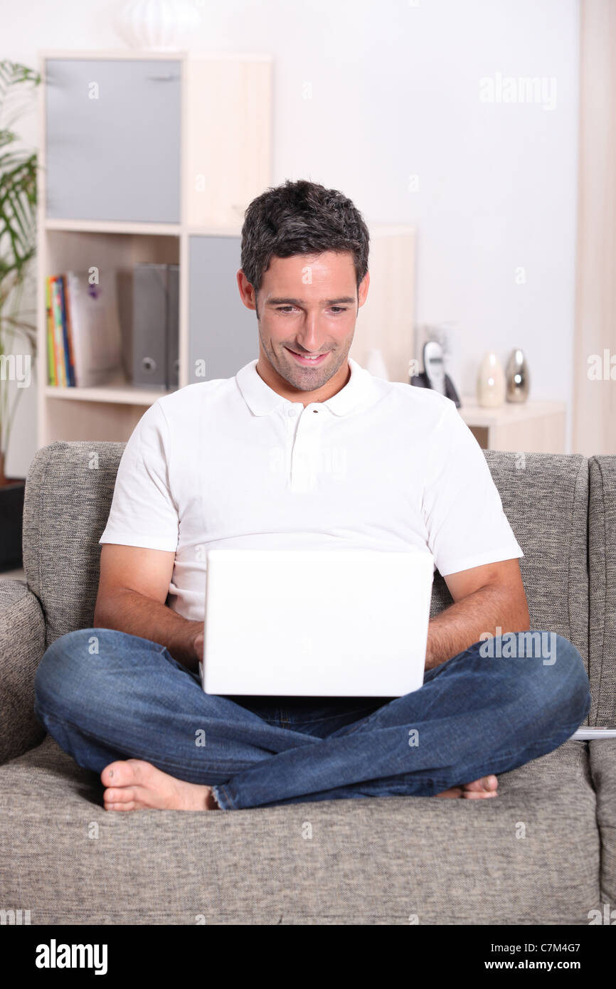 Crossed legs wearing blue jeans hi-res stock photography and images - Alamy