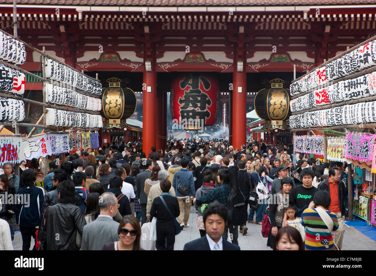 Shopping street leading to Senso-Ji temple, in Asakusa Stock Photo - Alamy