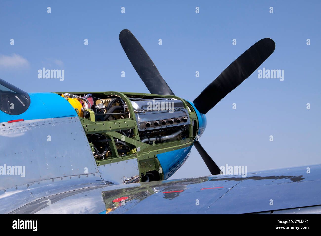 World war ii propeller plane hi-res stock photography and images - Alamy