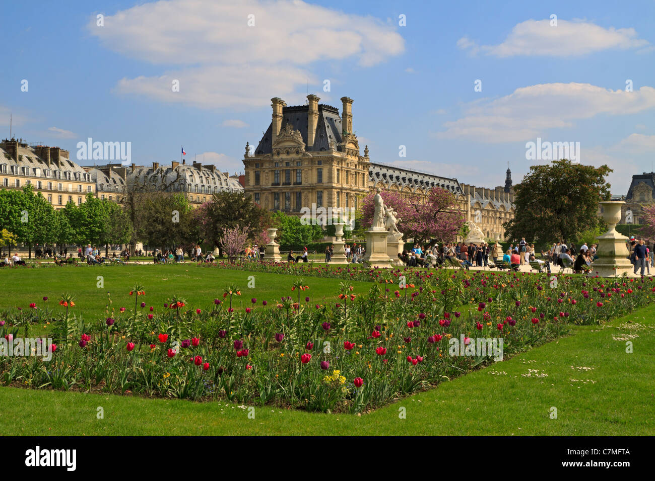 Jardin de Tuileries, Paris. Spring flowers in the formal gardens that stretch between the Louvre and the Place de la Concorde Stock Photo