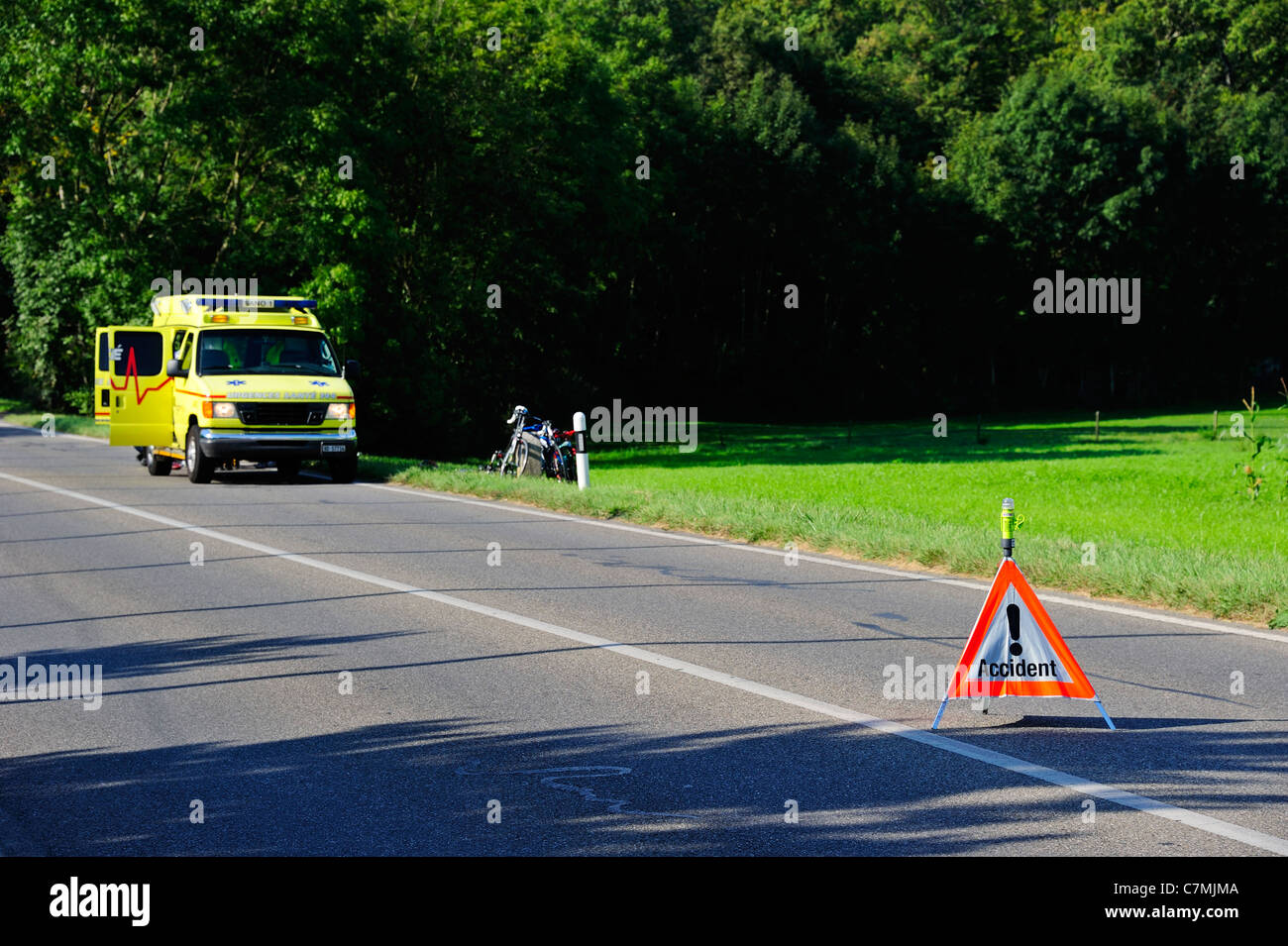 Ambulance car crash hi-res stock photography and images - Alamy
