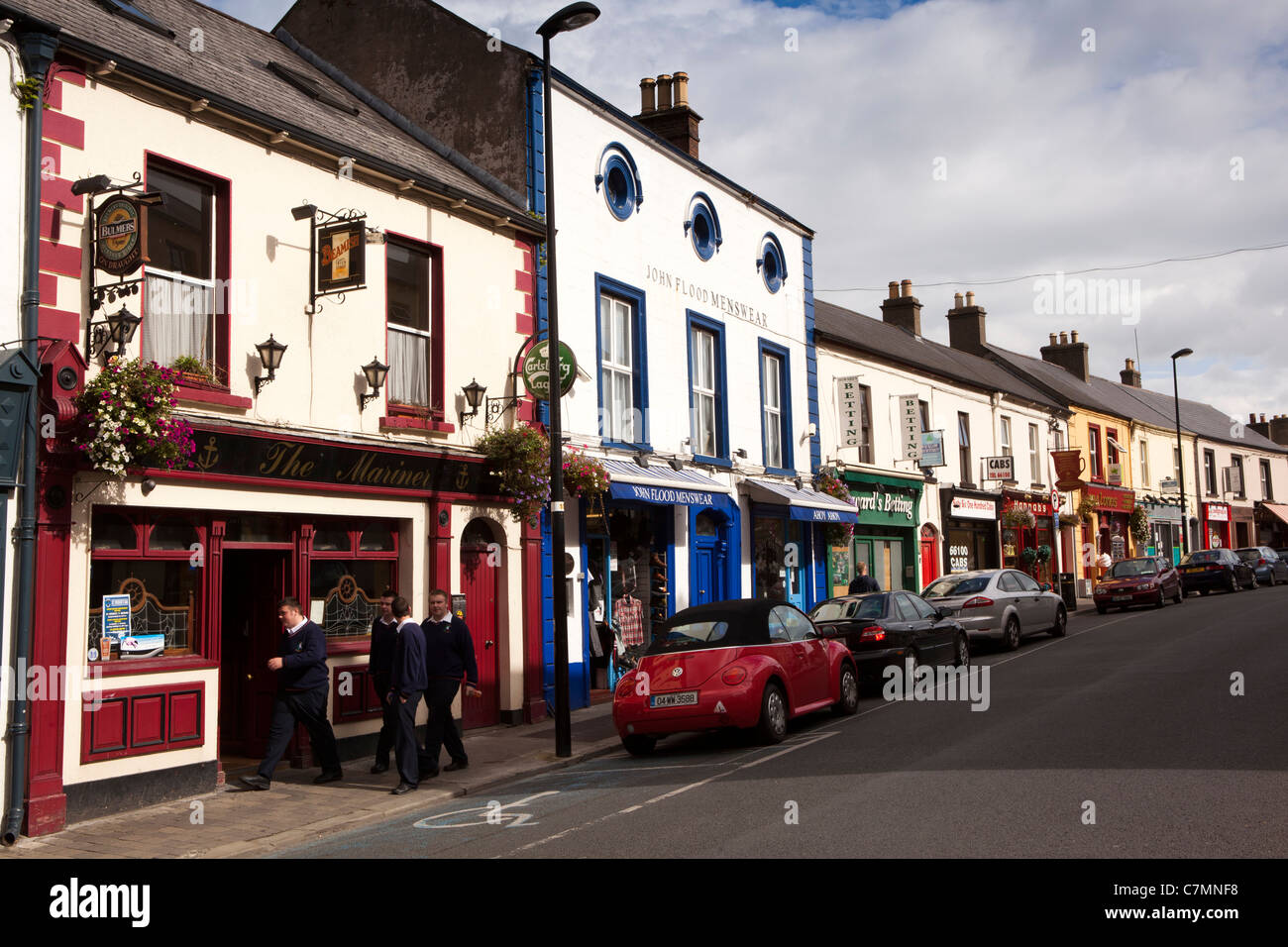 Ireland, Co Wicklow, Wicklow town centre, Main Street, Mariner bar and