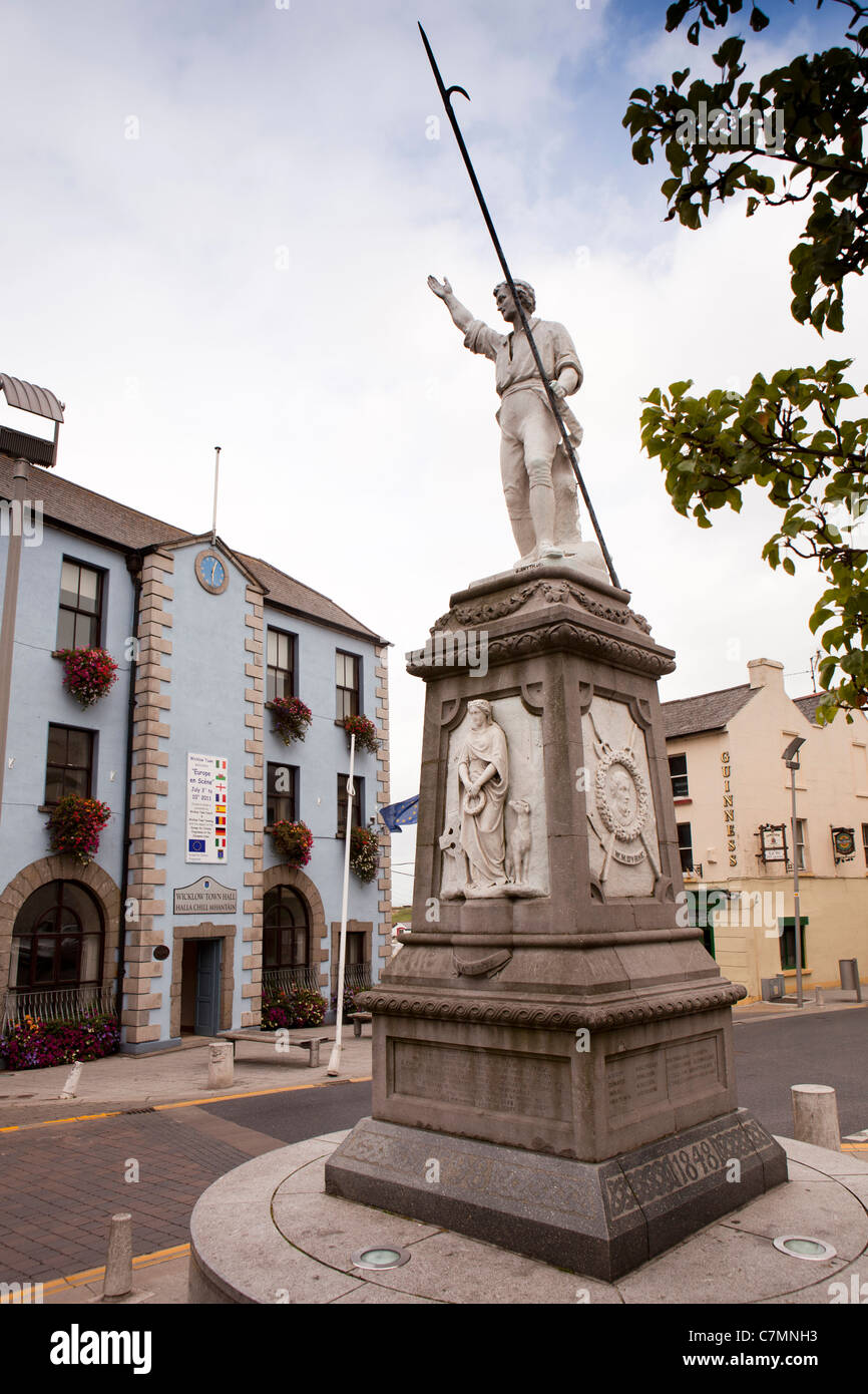 Ireland, Co Wicklow, Wicklow town centre, Billy Byrne memorial statue