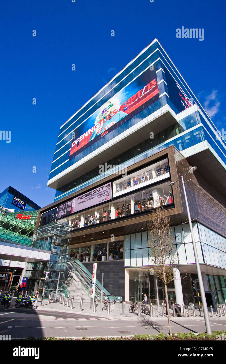 Westfield stratford shopping hi-res stock photography and images - Alamy