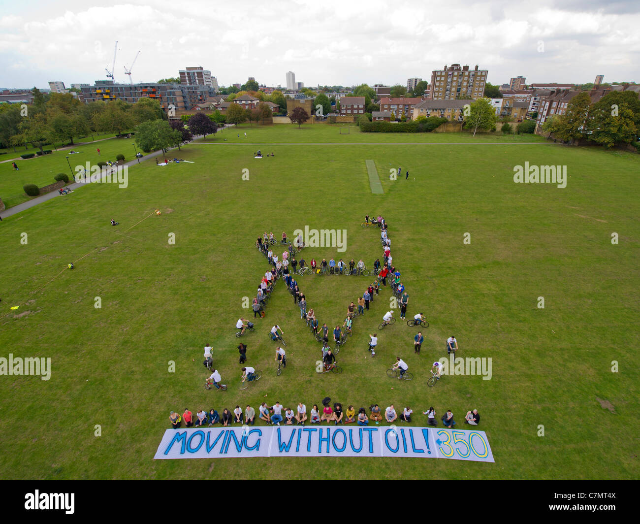 350.org launches Moving Planet.  In the UK they create London's biggest bike aerial photo. Stock Photo