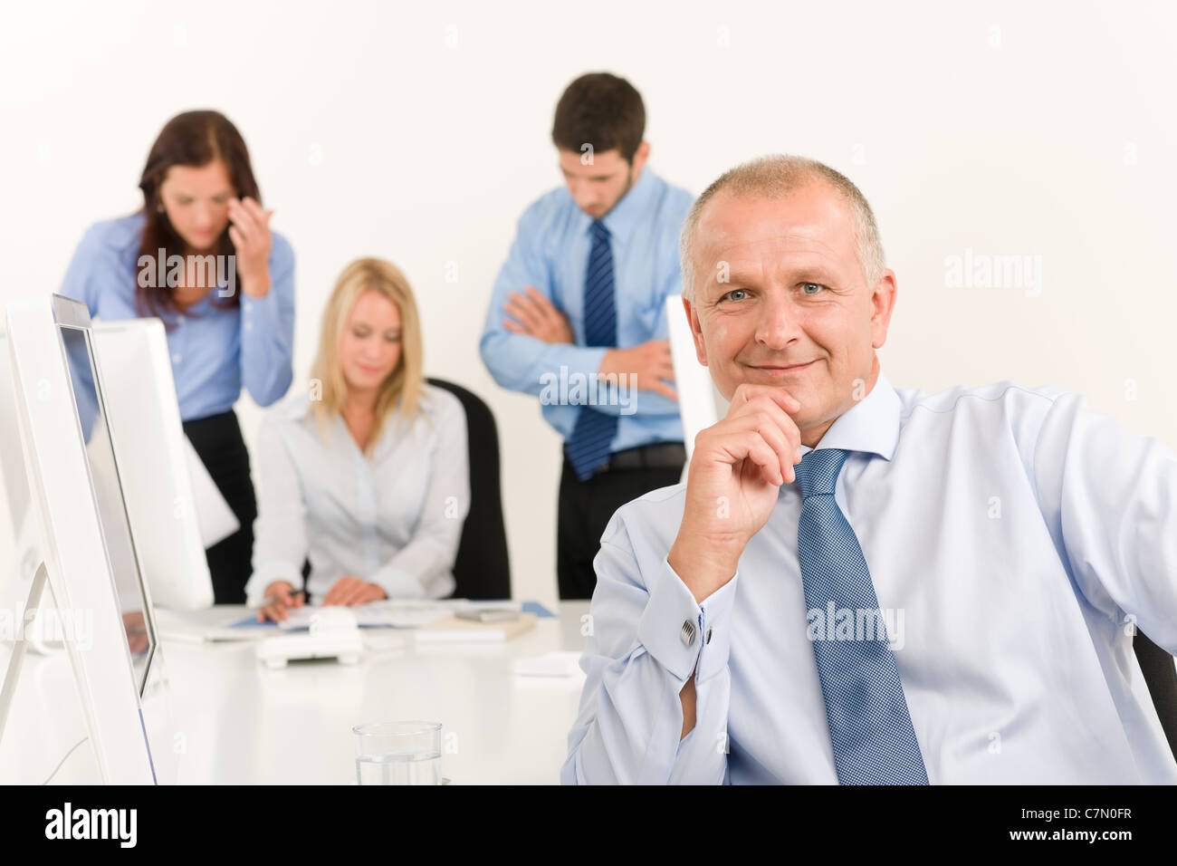 Работников о. Работник. Работодатель и сотрудник. Увольнение работника. Смена работы.