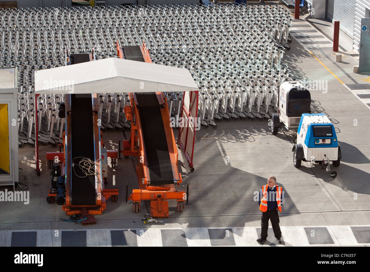 Cruise ship luggage hires stock photography and images Alamy